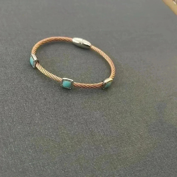 Turquoise, copper and cubic zirconia magnetic closure, bracelets. - Picture 3 of 5